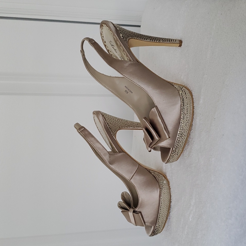 Gorgeous Lulu Townsend platform bow heels only worn once! in Champagne. Size 6.5